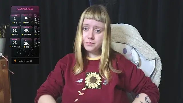 Snapshot of June_shy0 chatting on November 19, 2025, 8:14 am June shy0 online show from November 19, 2025, 8:14 am