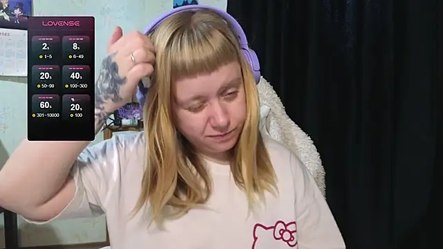 Snapshot of June_shy0 chatting on October 19, 2025, 6:49 am June shy0 online show from October 19, 2025, 6:49 am