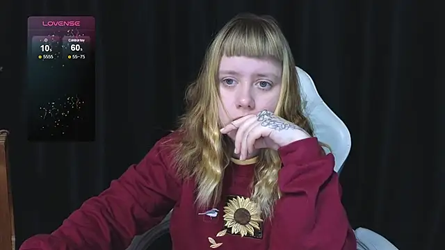 Snapshot of June_shy0 chatting on December 4, 2025, 7:51 am June shy0 online show from December 4, 2025, 7:51 am