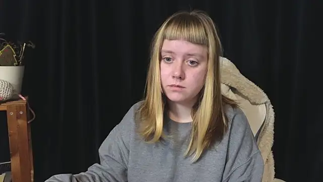 Snapshot of June_shy0 chatting on November 20, 2025, 7:42 am June shy0 online show from November 20, 2025, 7:42 am