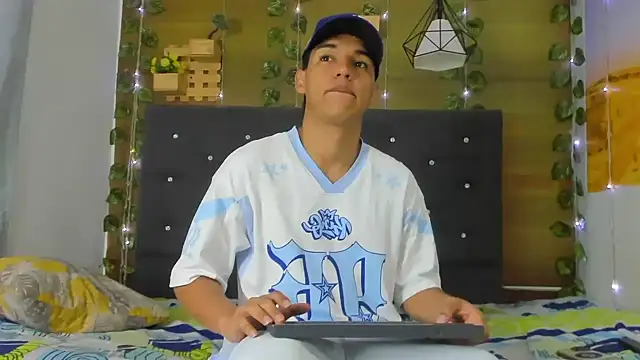 ryan carter08 online show from October 11, 2025, 1:01 pm