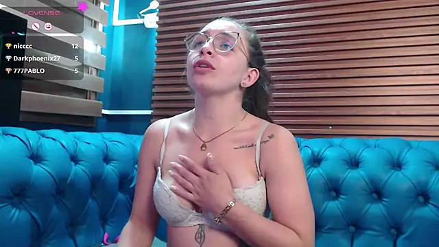 Snapshot of _isaabellaa chatting on February 17, 2025, 2:38 pm isaabellaa online show from February 17, 2025, 2:38 pm
