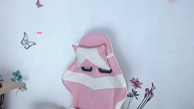 Snapshot of helen_kinett chatting on February 21, 2026, 12:45 am helen kinett online show from February 21, 2026, 12:45 am