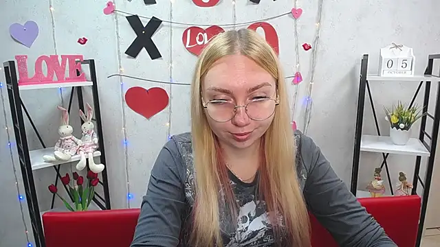 BeatriceFly online show from October 5, 2025, 12:07 pm