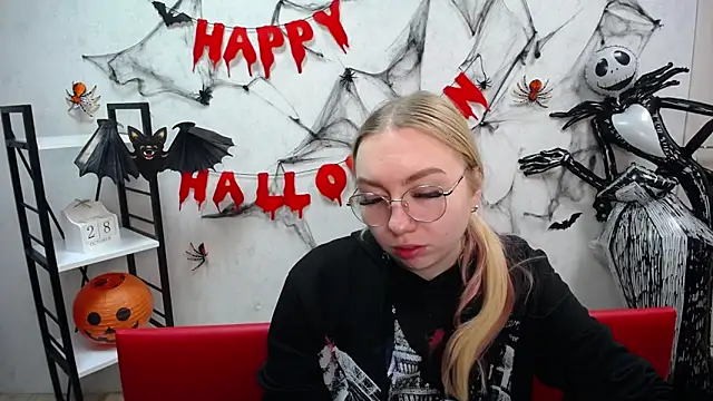 BeatriceFly online show from October 29, 2025, 12:48 pm