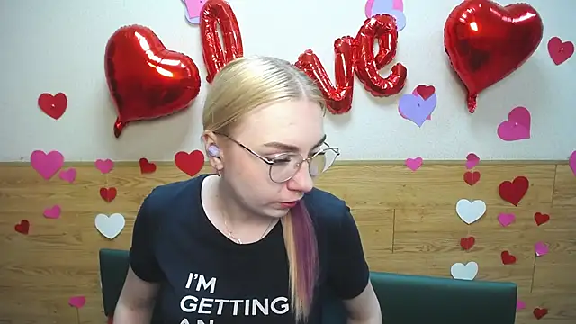 BeatriceFly online show from March 16, 2025, 9:38 am