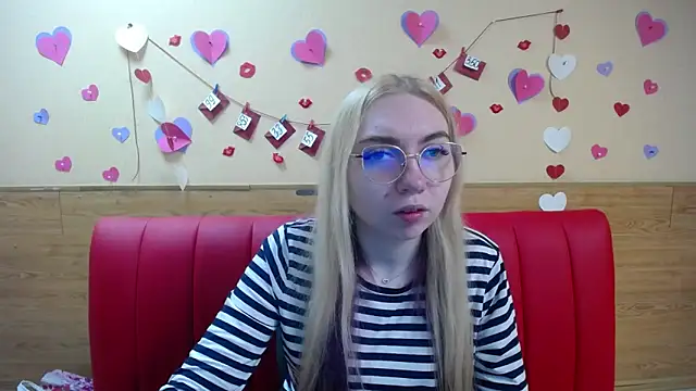 BeatriceFly online show from March 13, 2025, 6:05 am