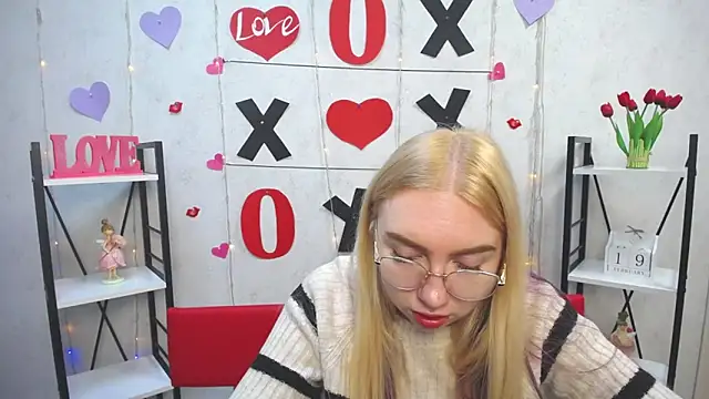 BeatriceFly online show from February 19, 2025, 1:28 pm