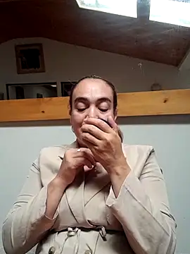 skayhot  online show from April 13, 2026, 1:04 pm