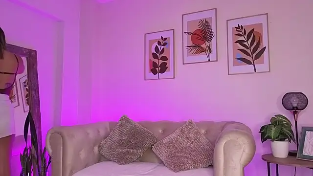 Snapshot of DahianaWalcott chatting on February 25, 2026, 10:31 pm DahianaWalcott online show from February 25, 2026, 10:31 pm