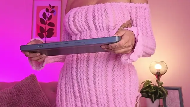 Snapshot of DahianaWalcott chatting on February 6, 2026, 5:53 pm DahianaWalcott online show from February 6, 2026, 5:53 pm