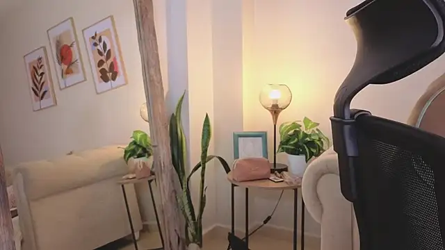 Snapshot of DahianaWalcott chatting on December 2, 2025, 7:59 pm DahianaWalcott online show from December 2, 2025, 7:59 pm