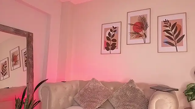 Snapshot of DahianaWalcott chatting on February 20, 2026, 5:04 pm DahianaWalcott online show from February 20, 2026, 5:04 pm