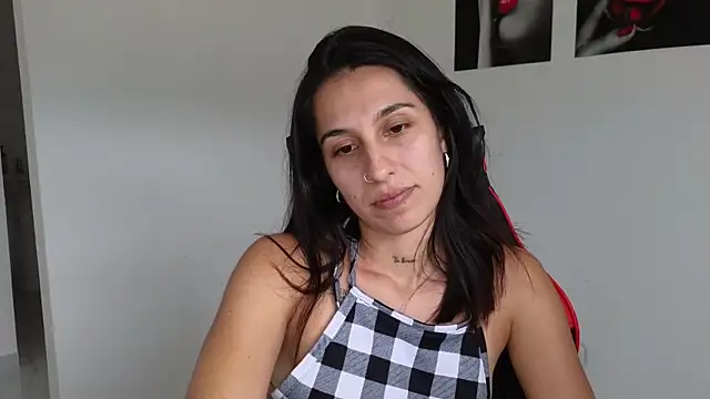 tammyandrade  online show from February 25, 2025, 9:37 pm