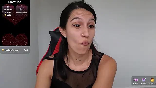 tammyandrade  online show from February 18, 2025, 9:31 pm