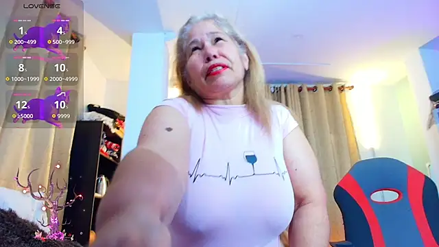 Snapshot of girl_amada chatting on October 14, 2025, 6:30 pm girl amada online show from October 14, 2025, 6:30 pm