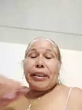 Snapshot of girl_amada chatting on November 10, 2025, 3:11 am girl amada online show from November 10, 2025, 3:11 am