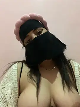 Snapshot of Miss-Soka chatting on December 14, 2024, 11:34 pm Miss-Soka online show from December 14, 2024, 11:34 pm