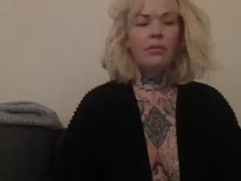 Snapshot of blondy40 chatting on March 11, 2025, 10:42 pm blondy40 online show from March 11, 2025, 10:42 pm