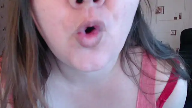 Snapshot of TasyaBigTTs chatting on December 12, 2024, 12:22 pm TasyaBigTTs online show from December 12, 2024, 12:22 pm