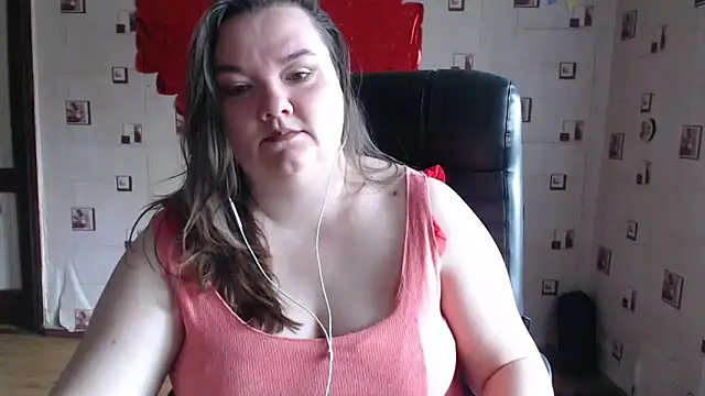 Snapshot of TasyaBigTTs chatting on March 23, 2025, 5:43 am TasyaBigTTs online show from March 23, 2025, 5:43 am