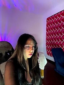 emiily15   online show from October 18, 2025, 10:56 pm