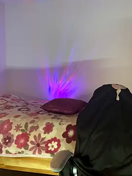 emiily15   online show from September 18, 2025, 6:55 pm