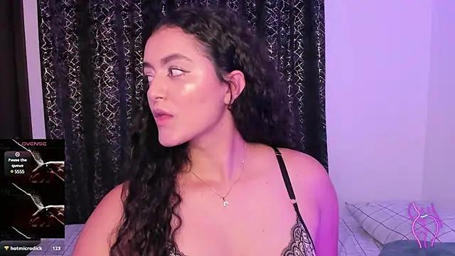 Snapshot of Adhara-zanne chatting on March 5, 2025, 4:45 am Adhara-zanne online show from March 5, 2025, 4:45 am