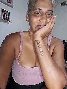 Snapshot of Goodgirlsue_77 chatting on February 14, 2026, 6:24 am Goodgirlsue 77 online show from February 14, 2026, 6:24 am