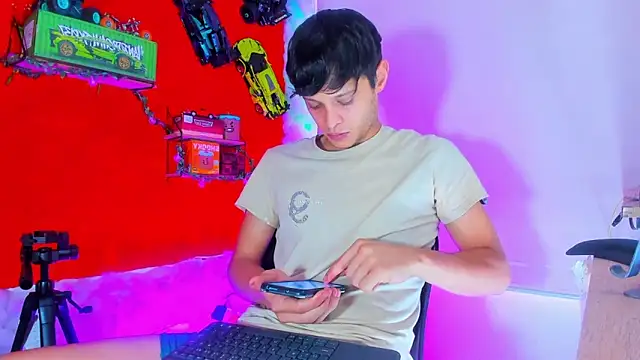 LilOwen  online show from October 10, 2025, 7:15 pm