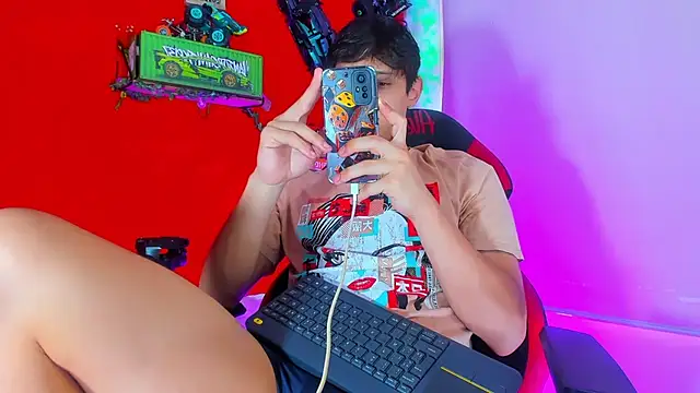 LilOwen  online show from October 13, 2025, 6:53 pm