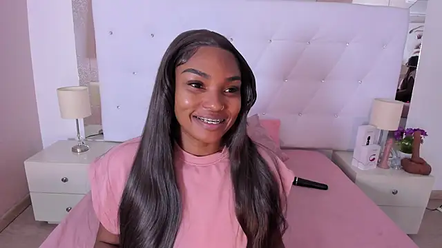 Isla Scott online show from December 14, 2025, 11:16 am