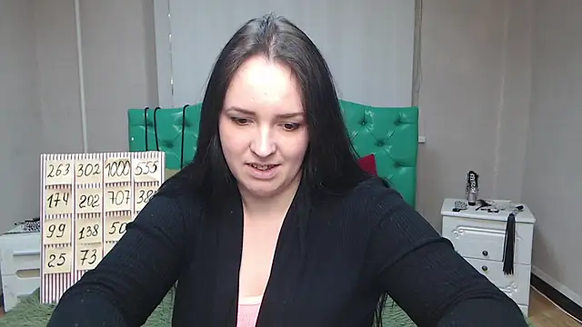 IsabelBlackberry online show from February 8, 2025, 9:03 am