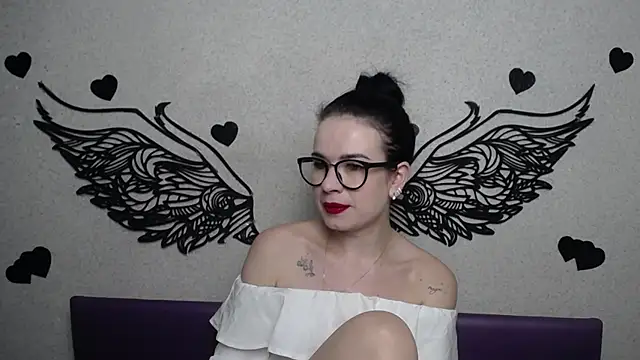 JasmineKouch online show from October 16, 2025, 5:32 pm