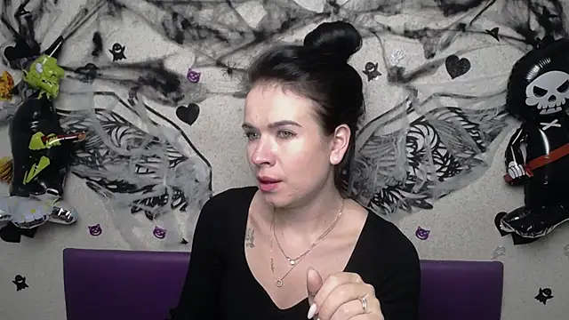 JasmineKouch online show from October 31, 2025, 6:15 pm