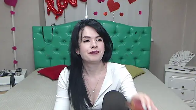 JasmineKouch online show from April 18, 2026, 7:07 pm