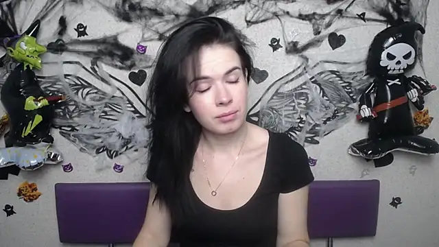 JasmineKouch online show from October 21, 2025, 5:34 pm