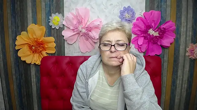 EmiliaGree online show from December 5, 2025, 6:17 pm