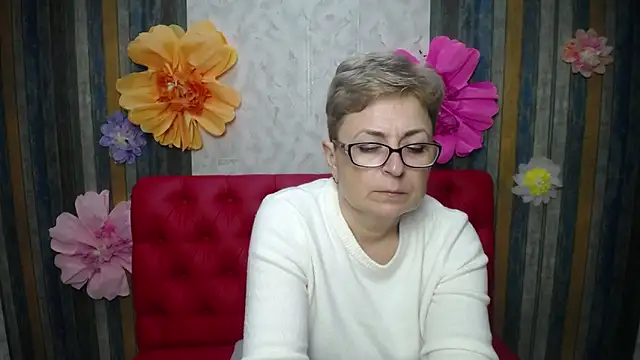 EmiliaGree online show from April 19, 2026, 6:10 pm