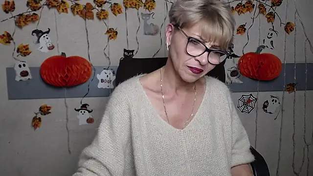 EllaBonito online show from November 16, 2025, 6:40 am