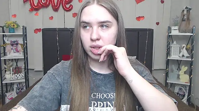 LauraHlot online show from May 15, 2026, 6:17 pm