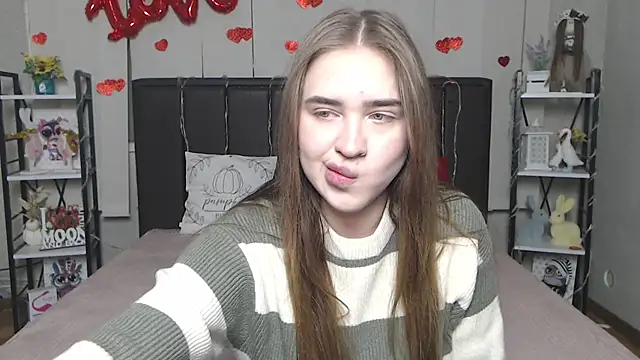 LauraHlot online show from February 18, 2026, 6:04 pm