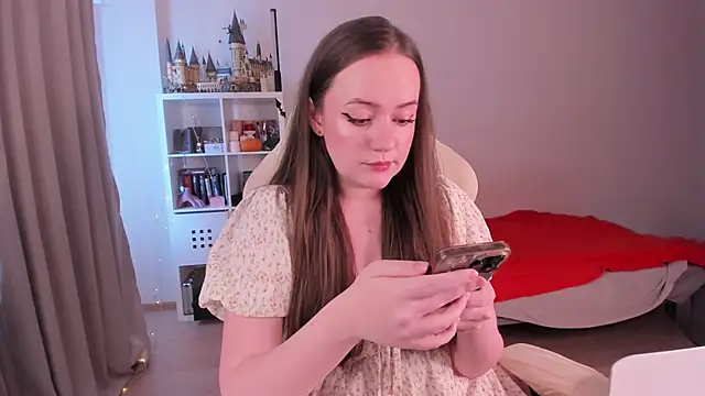 WalkingGirl online show from October 18, 2025, 12:18 pm