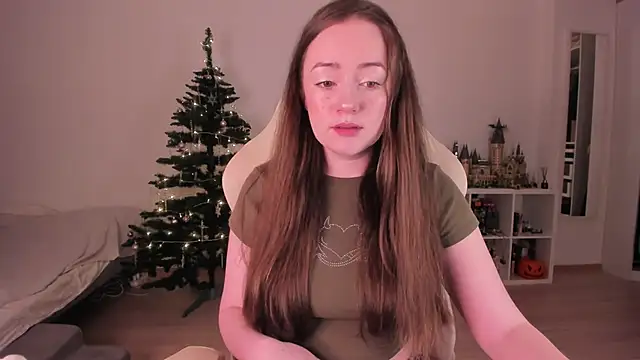 WalkingGirl online show from December 18, 2025, 7:18 pm