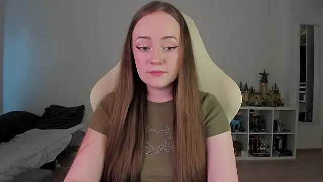 WalkingGirl online show from March 15, 2026, 3:30 pm