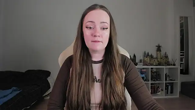 WalkingGirl online show from February 11, 2026, 11:37 pm