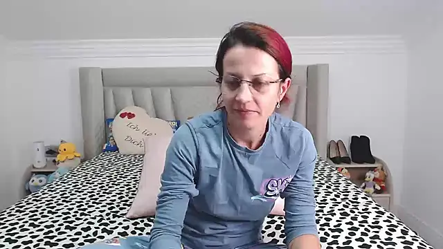 Snapshot of CatWoman0001 chatting on December 2, 2025, 4:41 pm CatWoman0001 online show from December 2, 2025, 4:41 pm