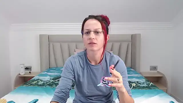 Snapshot of CatWoman0001 chatting on November 14, 2025, 11:47 am CatWoman0001 online show from November 14, 2025, 11:47 am