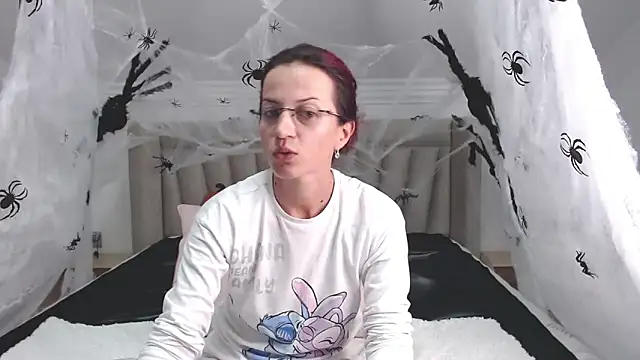 Snapshot of CatWoman0001 chatting on October 24, 2025, 5:12 pm CatWoman0001 online show from October 24, 2025, 5:12 pm