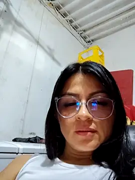 Linda Lars online show from April 16, 2026, 2:12 am